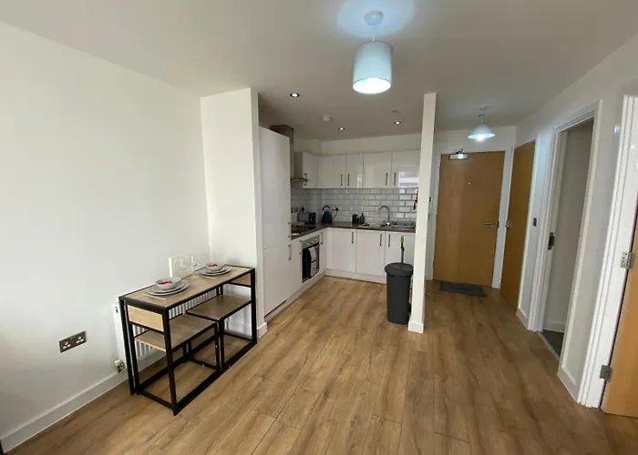 Deluxe Central Apartment - Fast Wifi- Utilitia Arena - Icc - Sea Life Centre